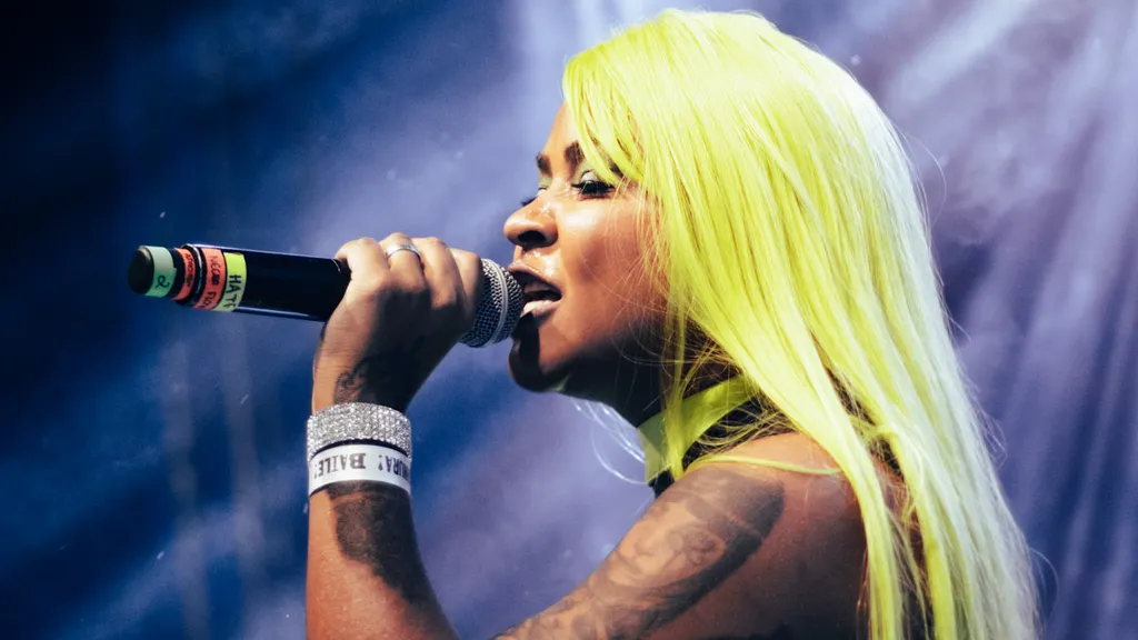 Negra Flow participa da Resenha Favela Sounds como criadora de conteúdo em noite de música e cultura no CCBB Brasília